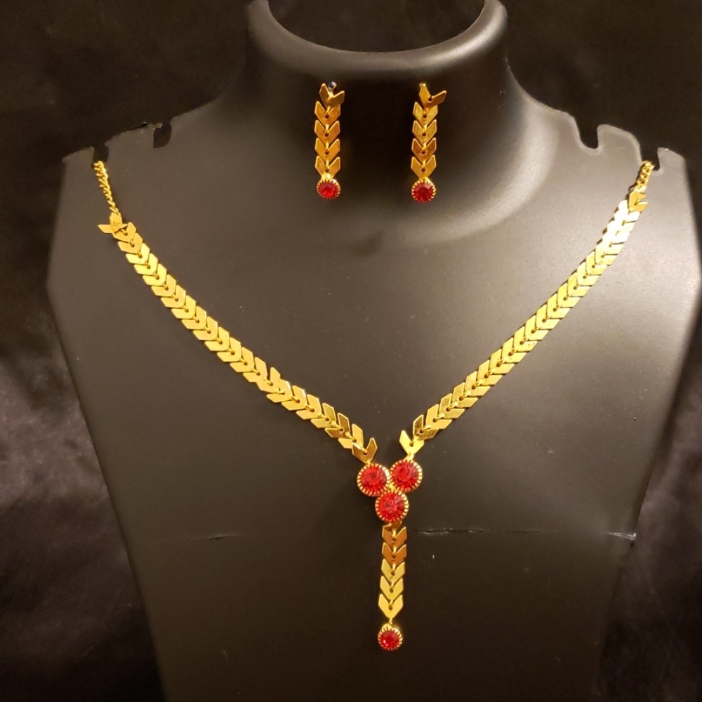 Red Glass Stone Traditional Necklace With Earrings
